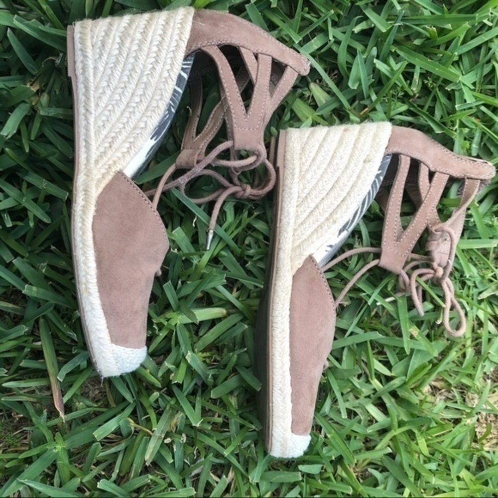 Dolce Vita Wedges - Picture 5 of 6